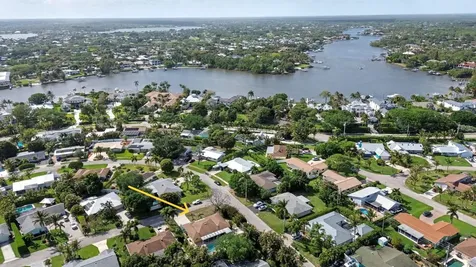 394 Evergreen Avenue Tequesta FL 33469