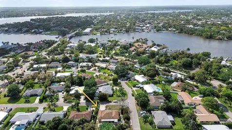 394 Evergreen Avenue Tequesta FL 33469