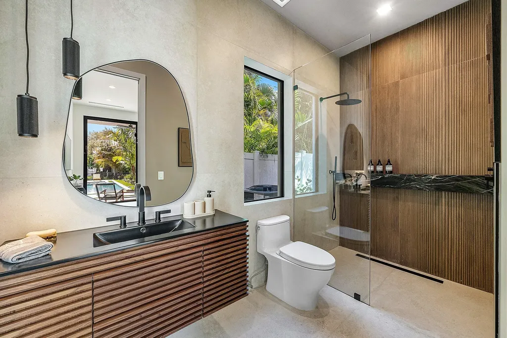 299 NE 7th Street Boca Raton FL 33432