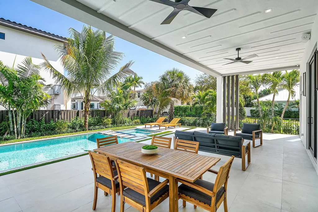 299 NE 7th Street Boca Raton FL 33432