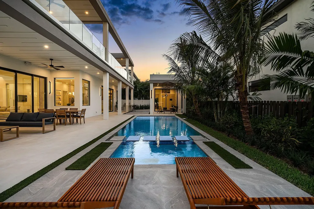 299 NE 7th Street Boca Raton FL 33432