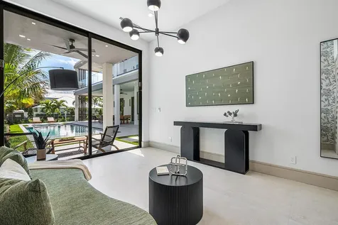 299 NE 7th Street Boca Raton FL 33432