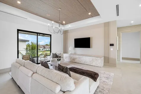 299 NE 7th Street Boca Raton FL 33432