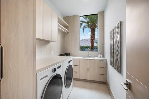 299 NE 7th Street Boca Raton FL 33432