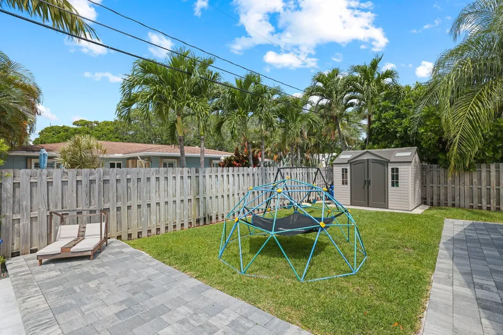 4141 NE 22nd Terrace Lighthouse Point FL 33064
