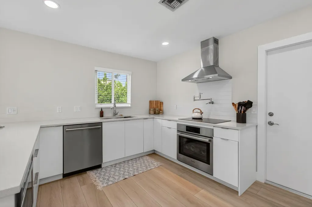 802 Mallard Drive Delray Beach FL 33444