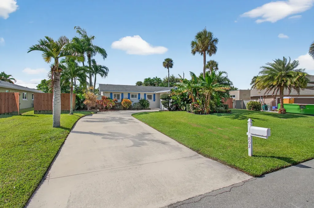802 Mallard Drive Delray Beach FL 33444