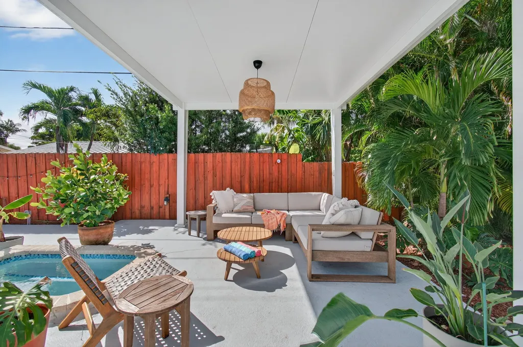 802 Mallard Drive Delray Beach FL 33444