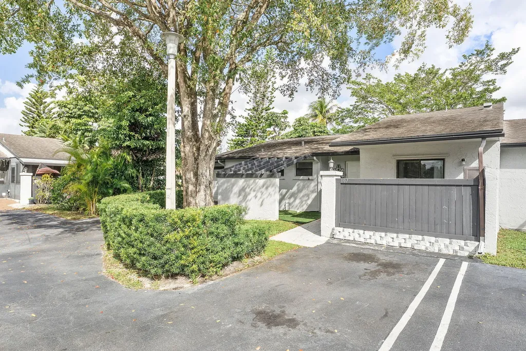 107 Conaskonk Circle Royal Palm Beach FL 33411
