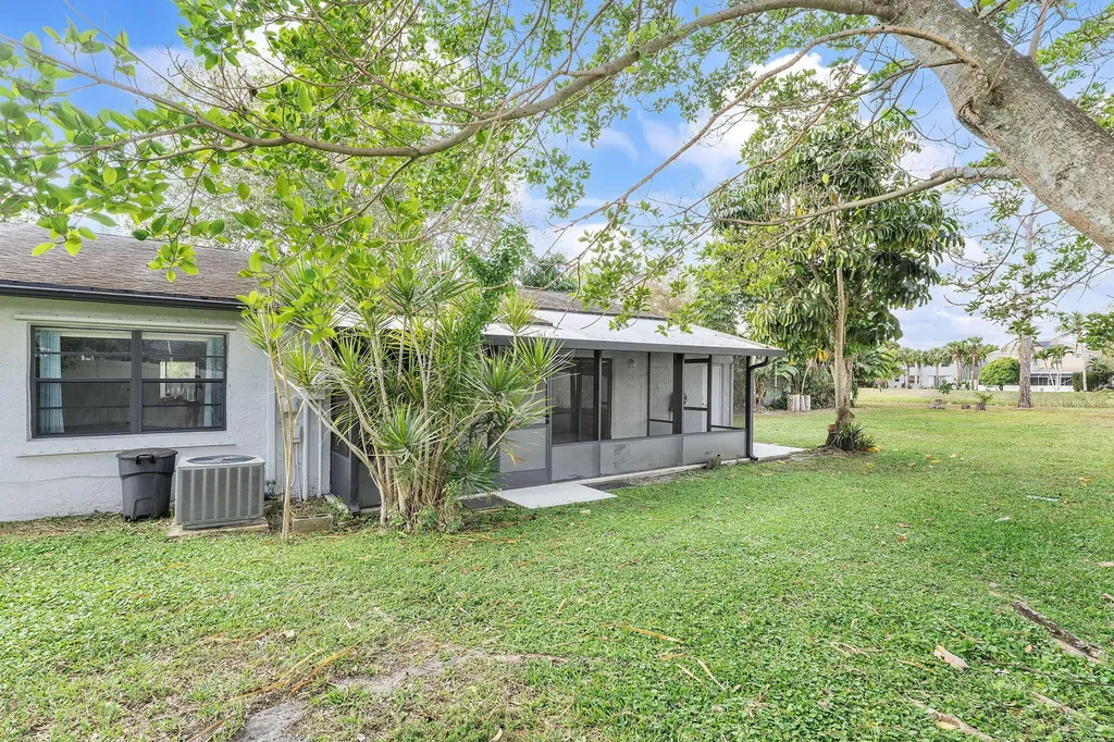 107 Conaskonk Circle Royal Palm Beach FL 33411