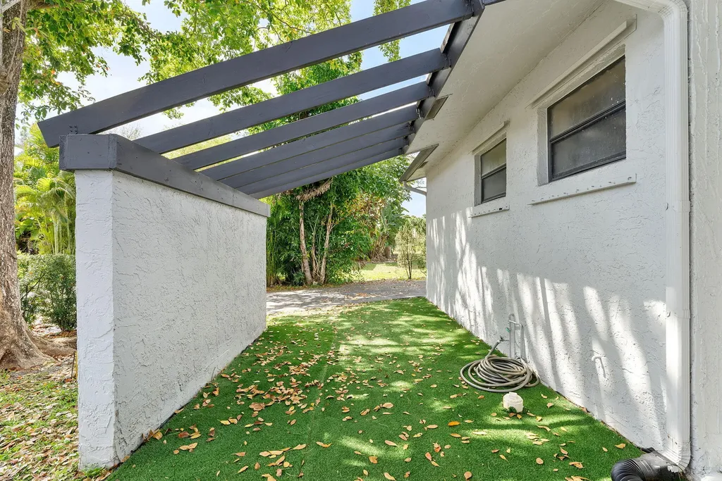 107 Conaskonk Circle Royal Palm Beach FL 33411