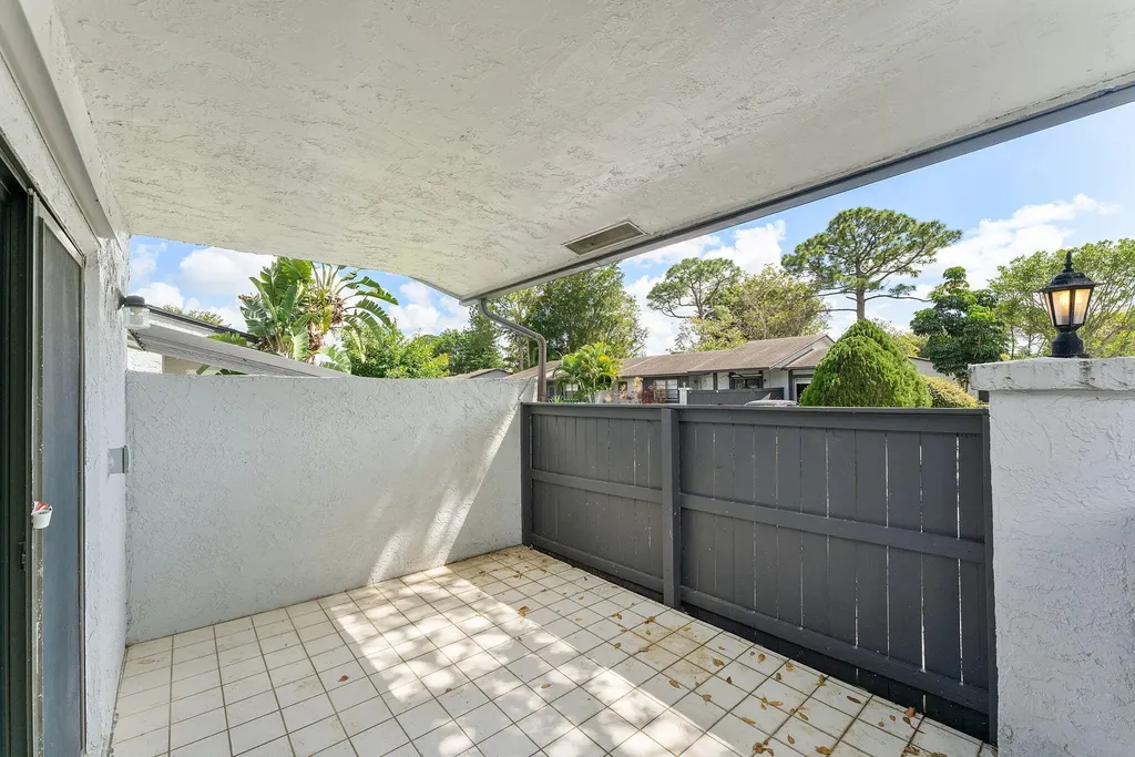 107 Conaskonk Circle Royal Palm Beach FL 33411