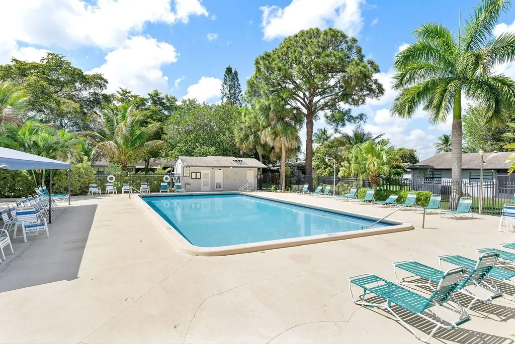 107 Conaskonk Circle Royal Palm Beach FL 33411
