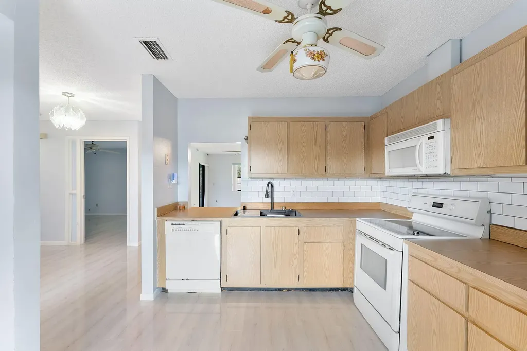 107 Conaskonk Circle Royal Palm Beach FL 33411