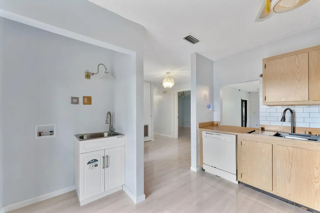 107 Conaskonk Circle Royal Palm Beach FL 33411