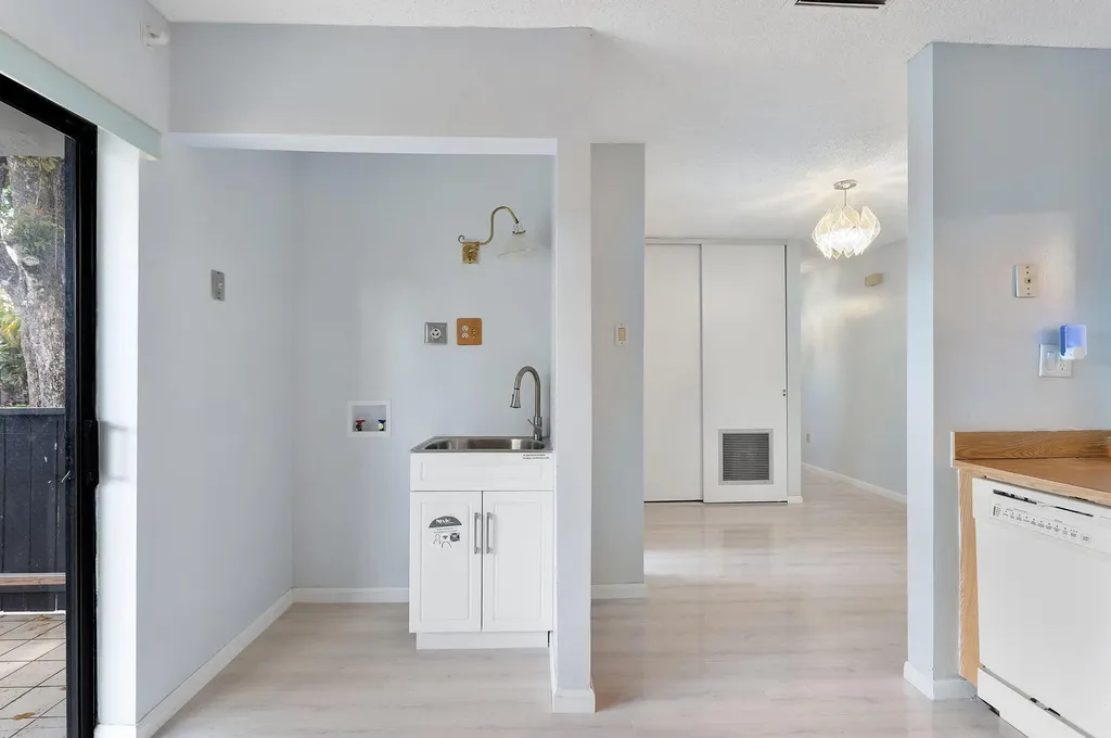 107 Conaskonk Circle Royal Palm Beach FL 33411