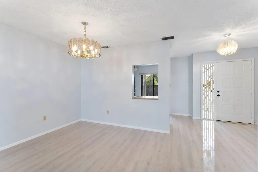 107 Conaskonk Circle Royal Palm Beach FL 33411