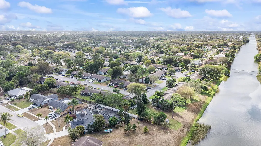 107 Conaskonk Circle Royal Palm Beach FL 33411
