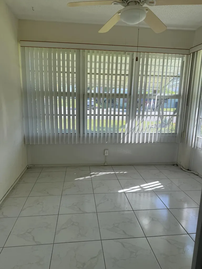211 Country Lane E Boynton Beach FL 33435
