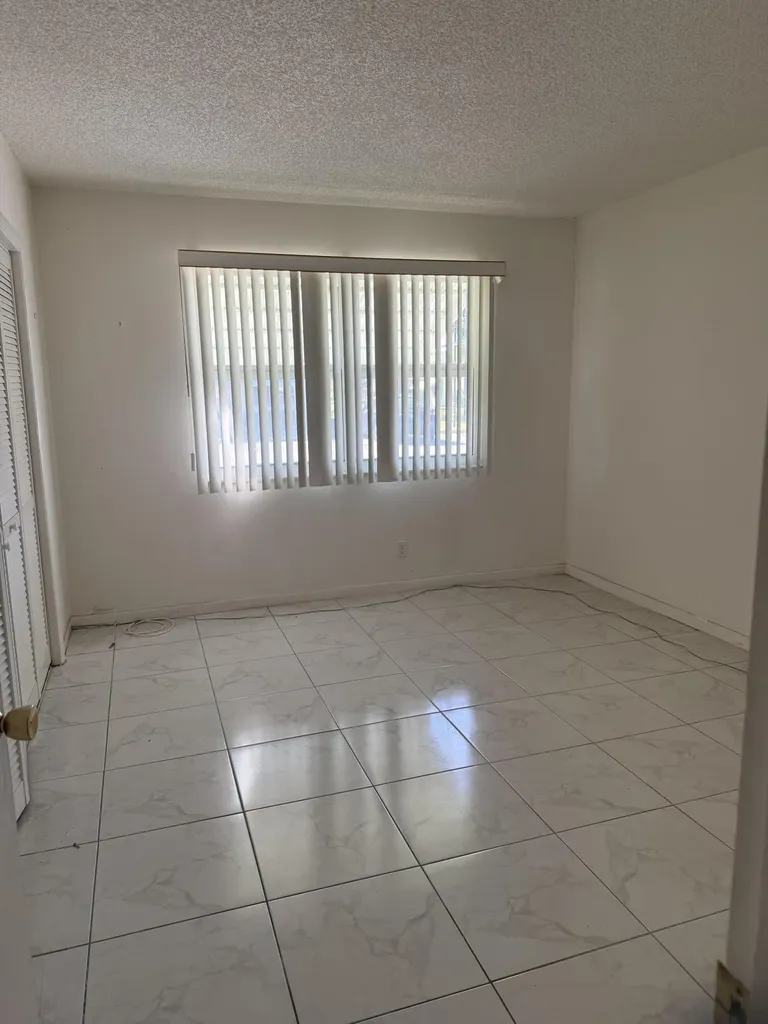 211 Country Lane E Boynton Beach FL 33435