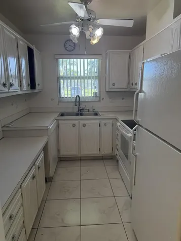 211 Country Lane E Boynton Beach FL 33435