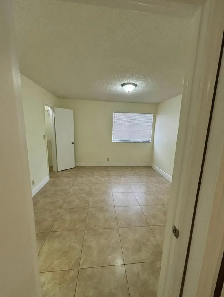 2796 S University Drive Davie FL 33328
