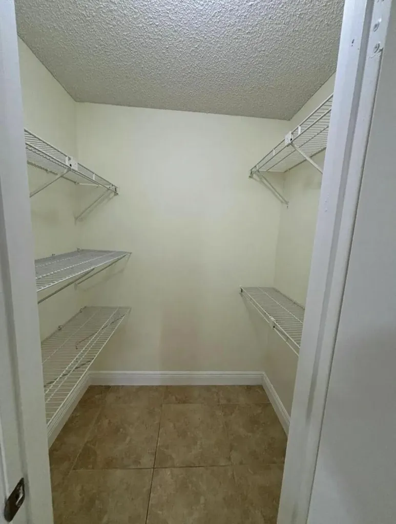 2796 S University Drive Davie FL 33328