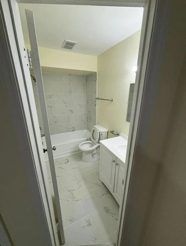 2796 S University Drive Davie FL 33328