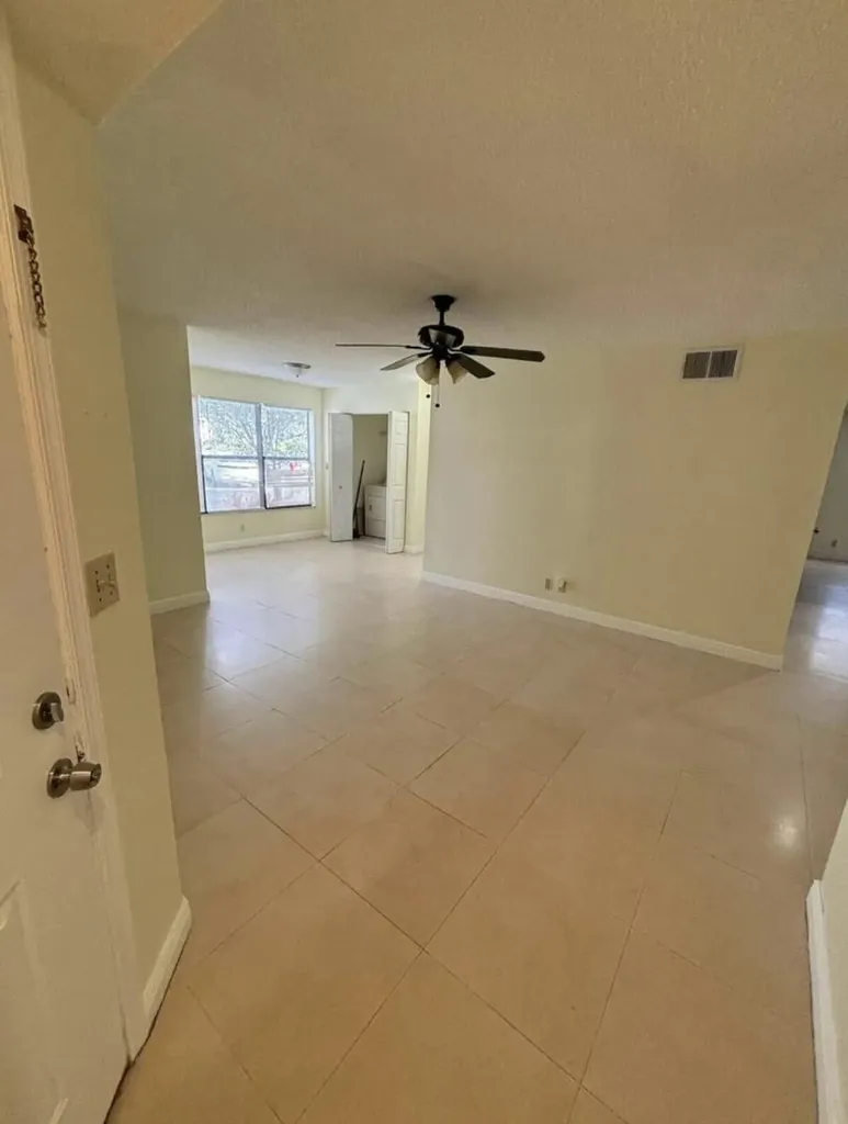 2796 S University Drive Davie FL 33328