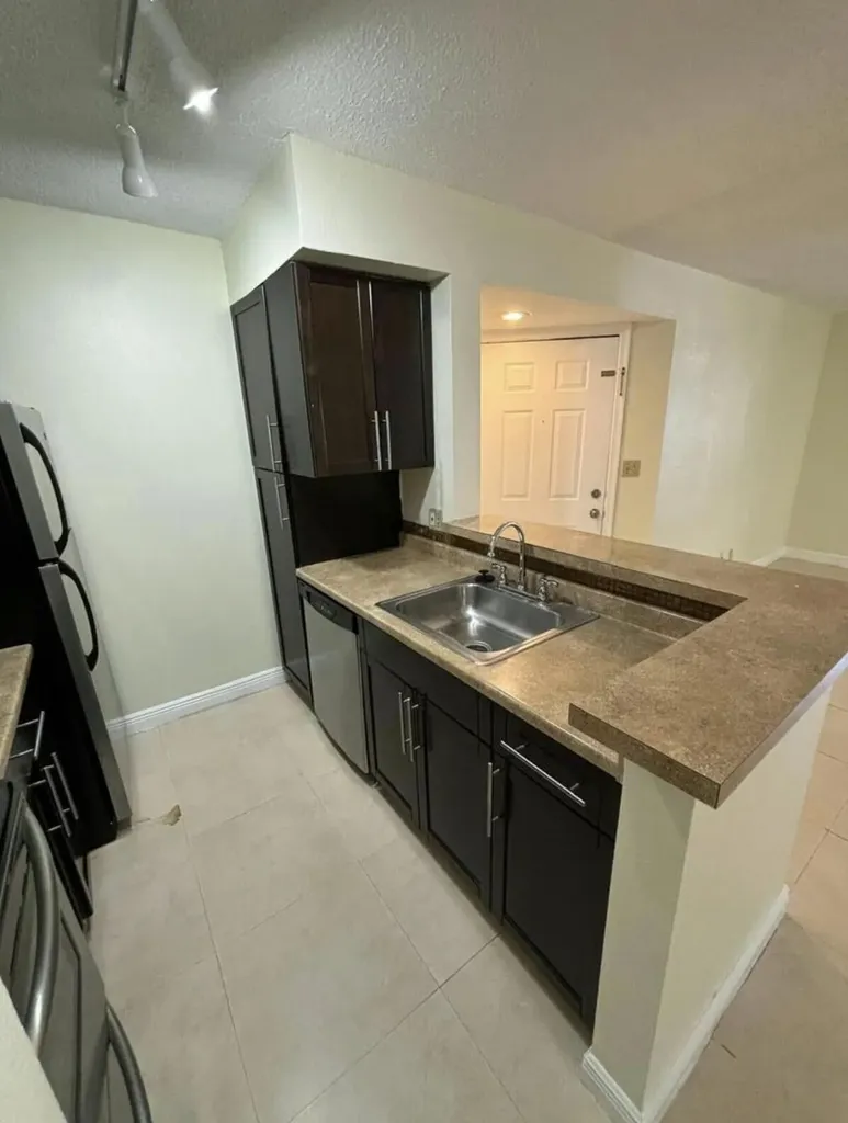 2796 S University Drive Davie FL 33328