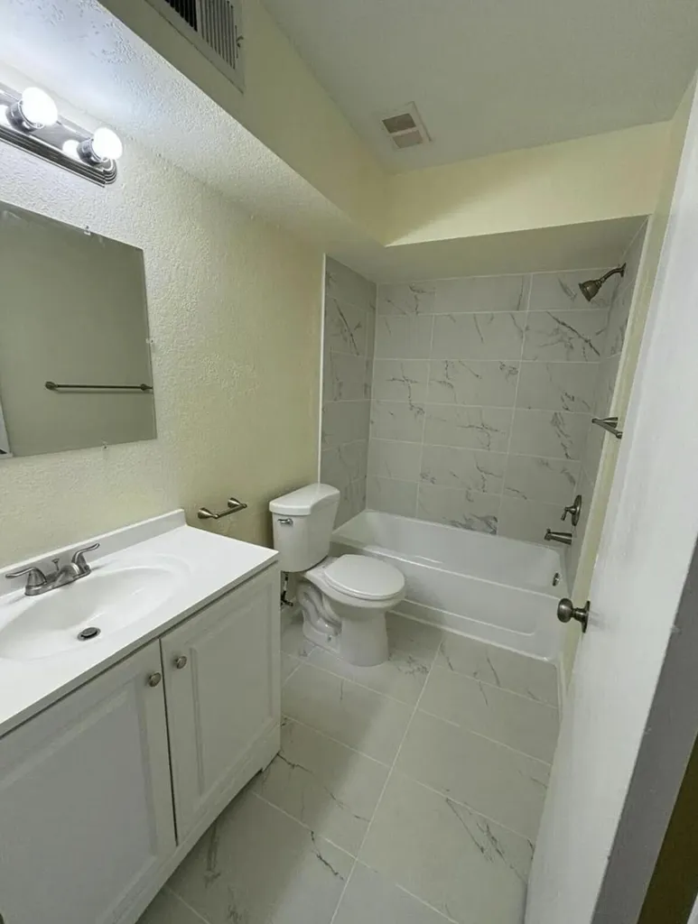 2796 S University Drive Davie FL 33328