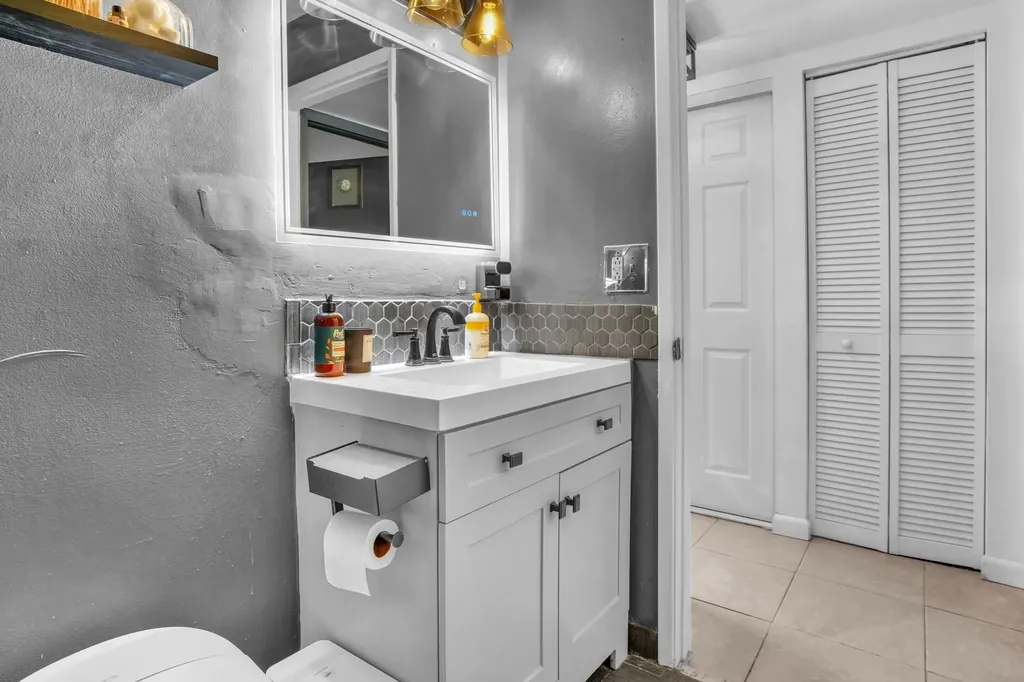 1423 Meadows Circle W Boynton Beach FL 33436
