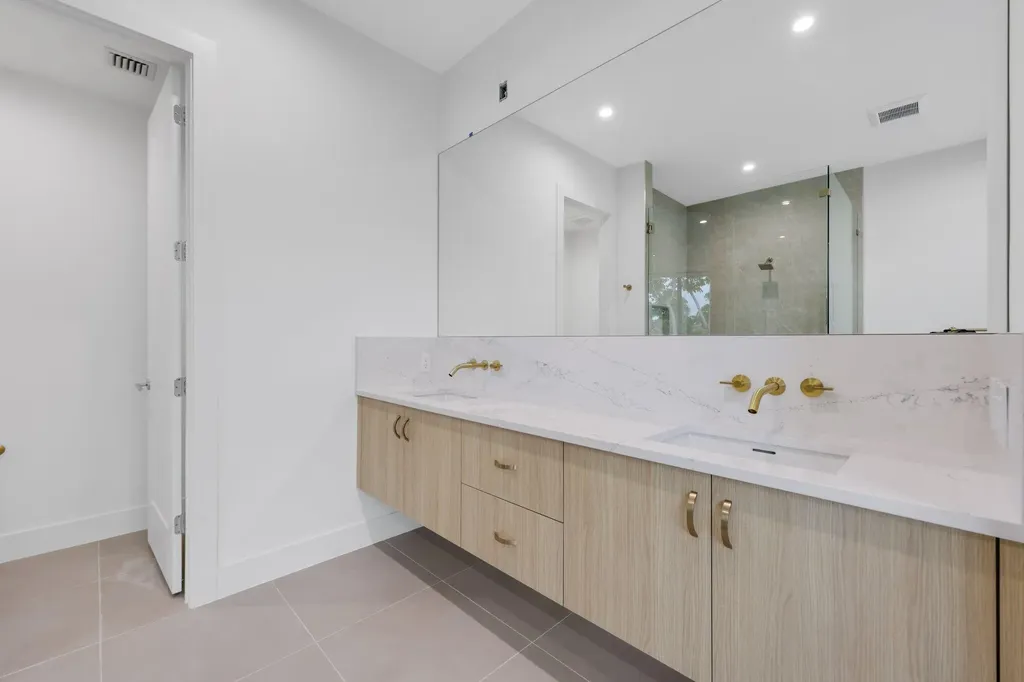 16702 Mosaic Place Delray Beach FL 33446