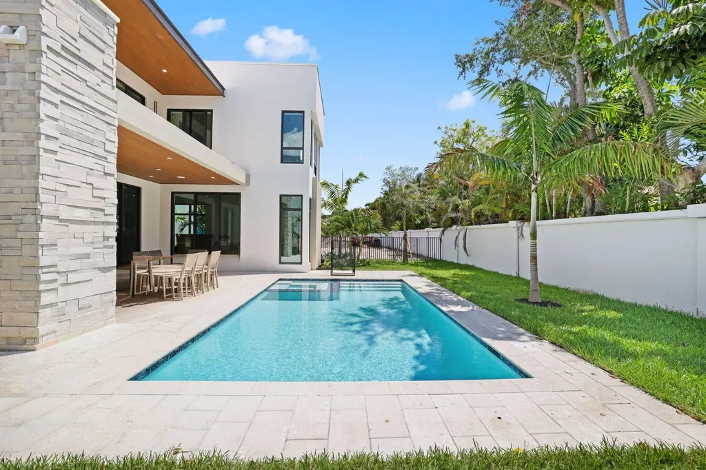 16702 Mosaic Place Delray Beach FL 33446