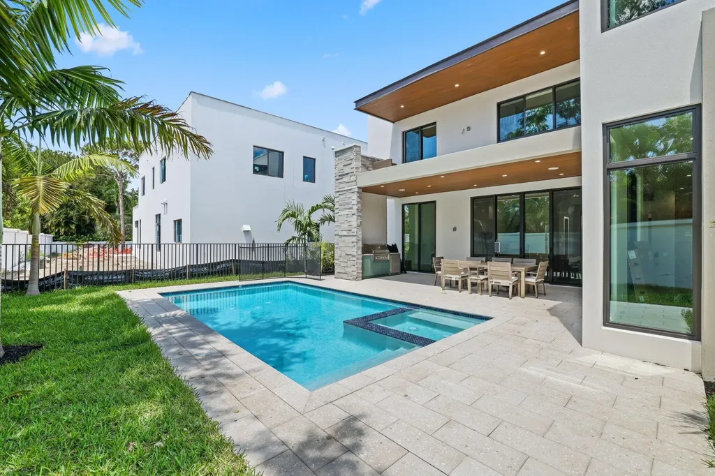 16702 Mosaic Place Delray Beach FL 33446