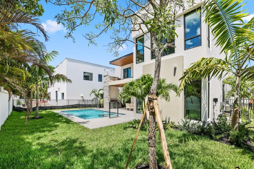 16702 Mosaic Place Delray Beach FL 33446