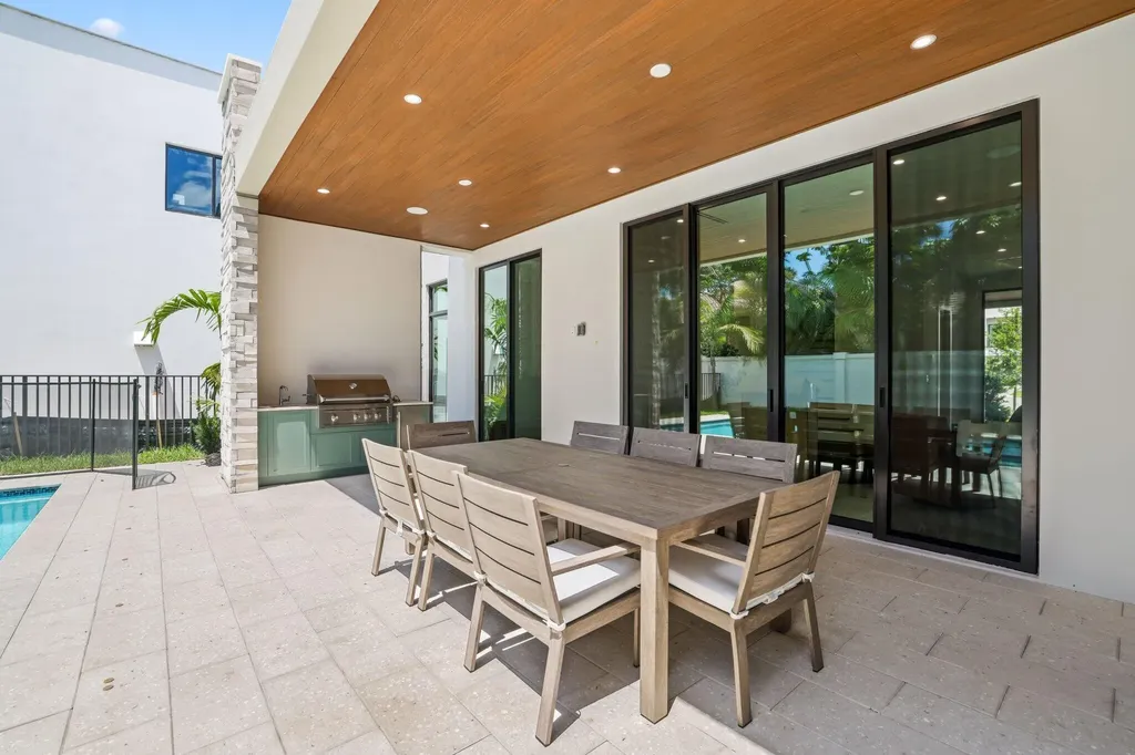 16702 Mosaic Place Delray Beach FL 33446