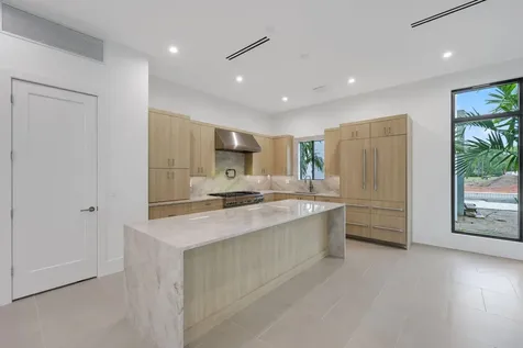 16702 Mosaic Place Delray Beach FL 33446