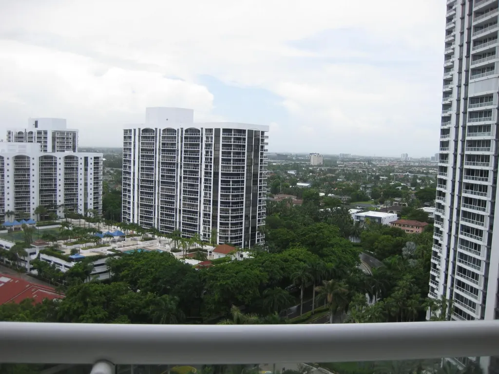 21055 Yacht Club Drive Aventura FL 33180