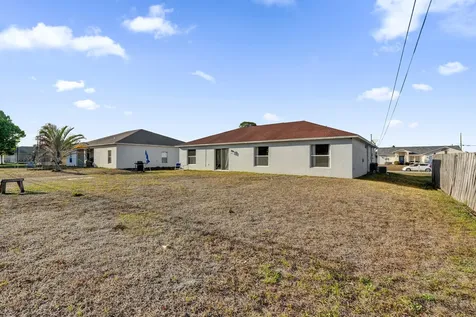 1020 SW Barbarosa Avenue Port St Lucie FL 34953
