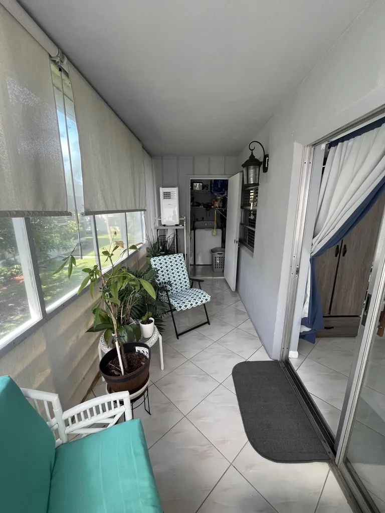 897 Flanders S Delray Beach FL 33484