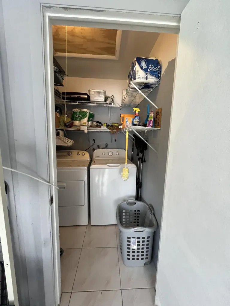 897 Flanders S Delray Beach FL 33484
