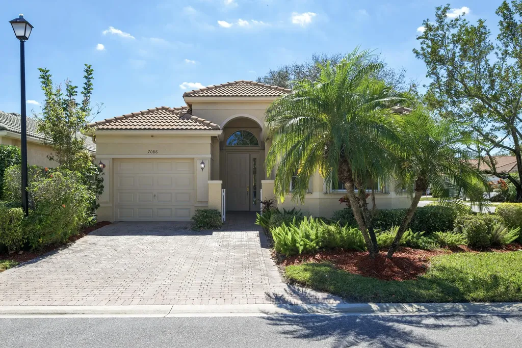 7086 Del Corso Lane Delray Beach FL 33446