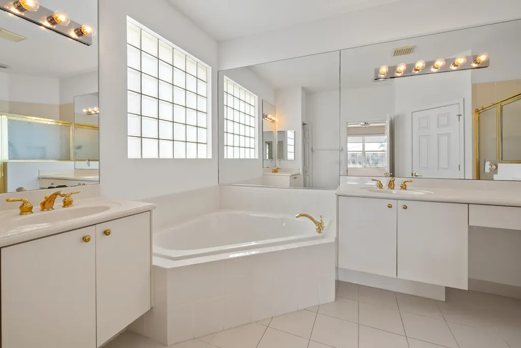 7086 Del Corso Lane Delray Beach FL 33446
