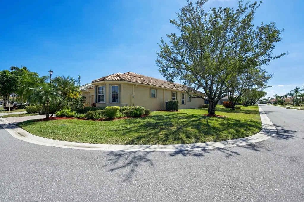7086 Del Corso Lane Delray Beach FL 33446