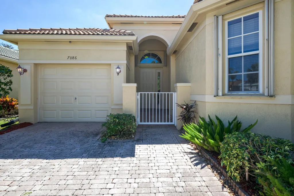 7086 Del Corso Lane Delray Beach FL 33446