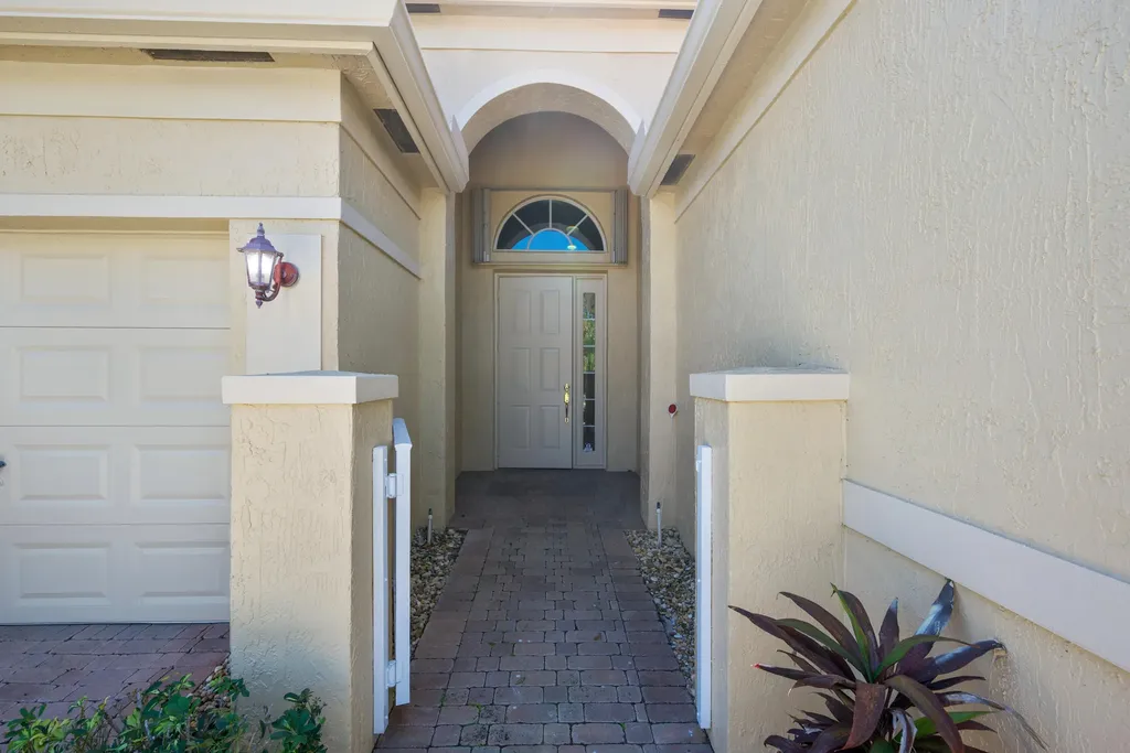 7086 Del Corso Lane Delray Beach FL 33446
