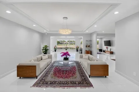 32 Estate Drive Boynton Beach FL 33436