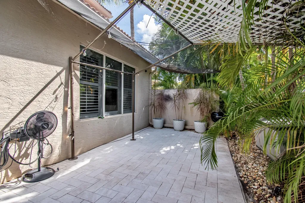 10833 Lake Wynds Court Boynton Beach FL 33437