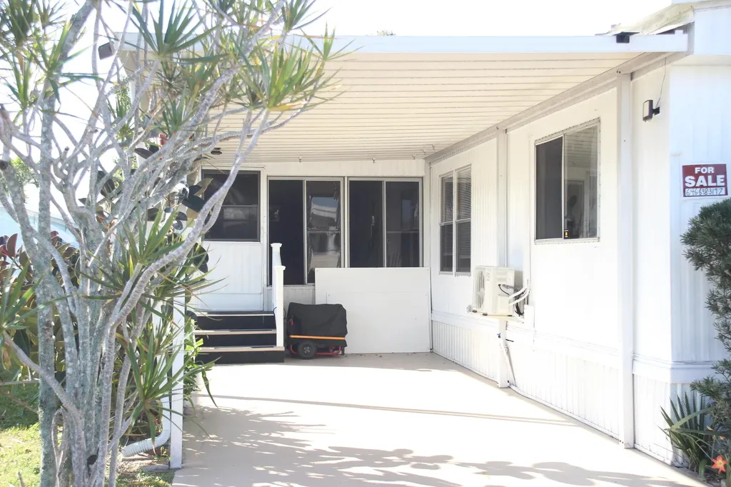 58009 Bahama Bay Boynton Beach FL 33436